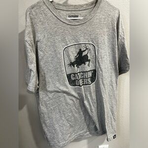 Catchin deer tee size XL
